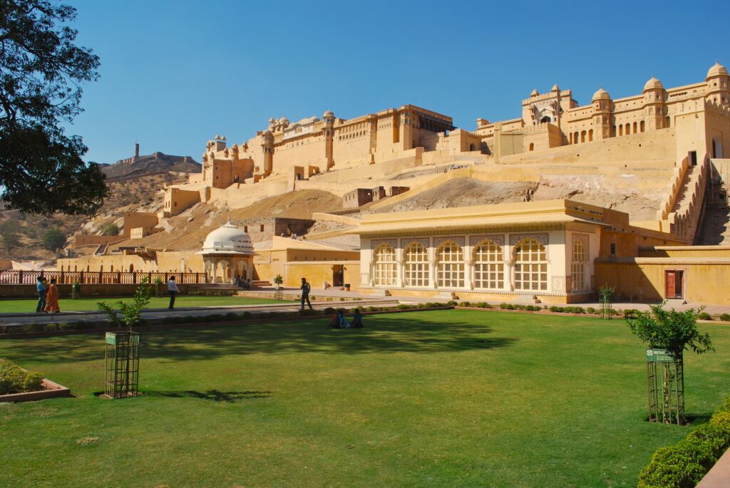 The image depicts the Amber Fort, a majestic fort located in Amer, near Jaipur, Rajasthan.