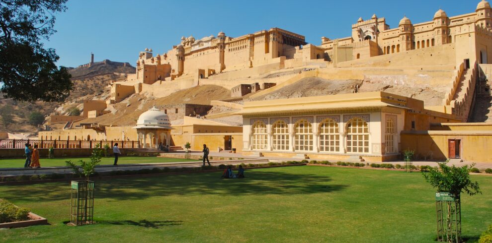 The image depicts the Amber Fort, a majestic fort located in Amer, near Jaipur, Rajasthan.