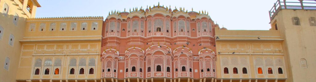 The image shows the Hawa Mahal, also known as the "Palace of Winds," located in Jaipur, India.